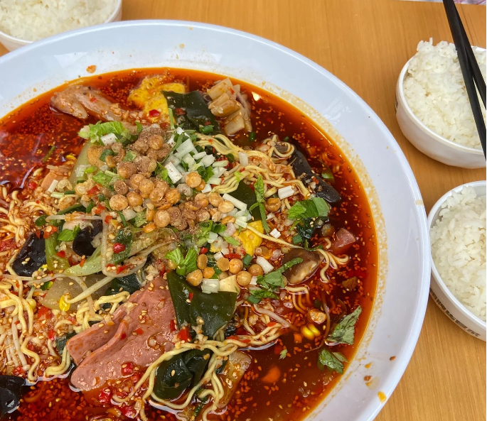 冒菜好吃還是麻辣燙好吃，哪一個(gè)更好吃