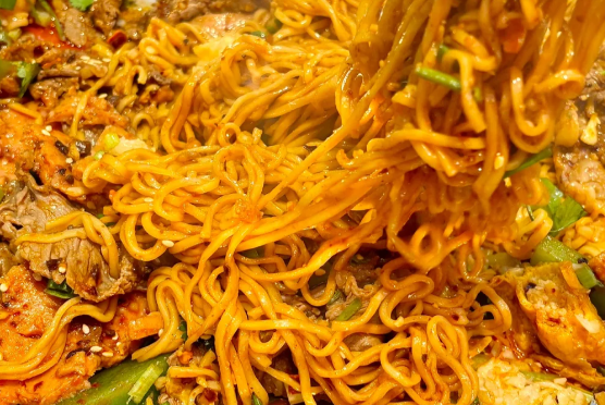 冒菜加盟好還是先學(xué)技術(shù)后自己開店好呢？
